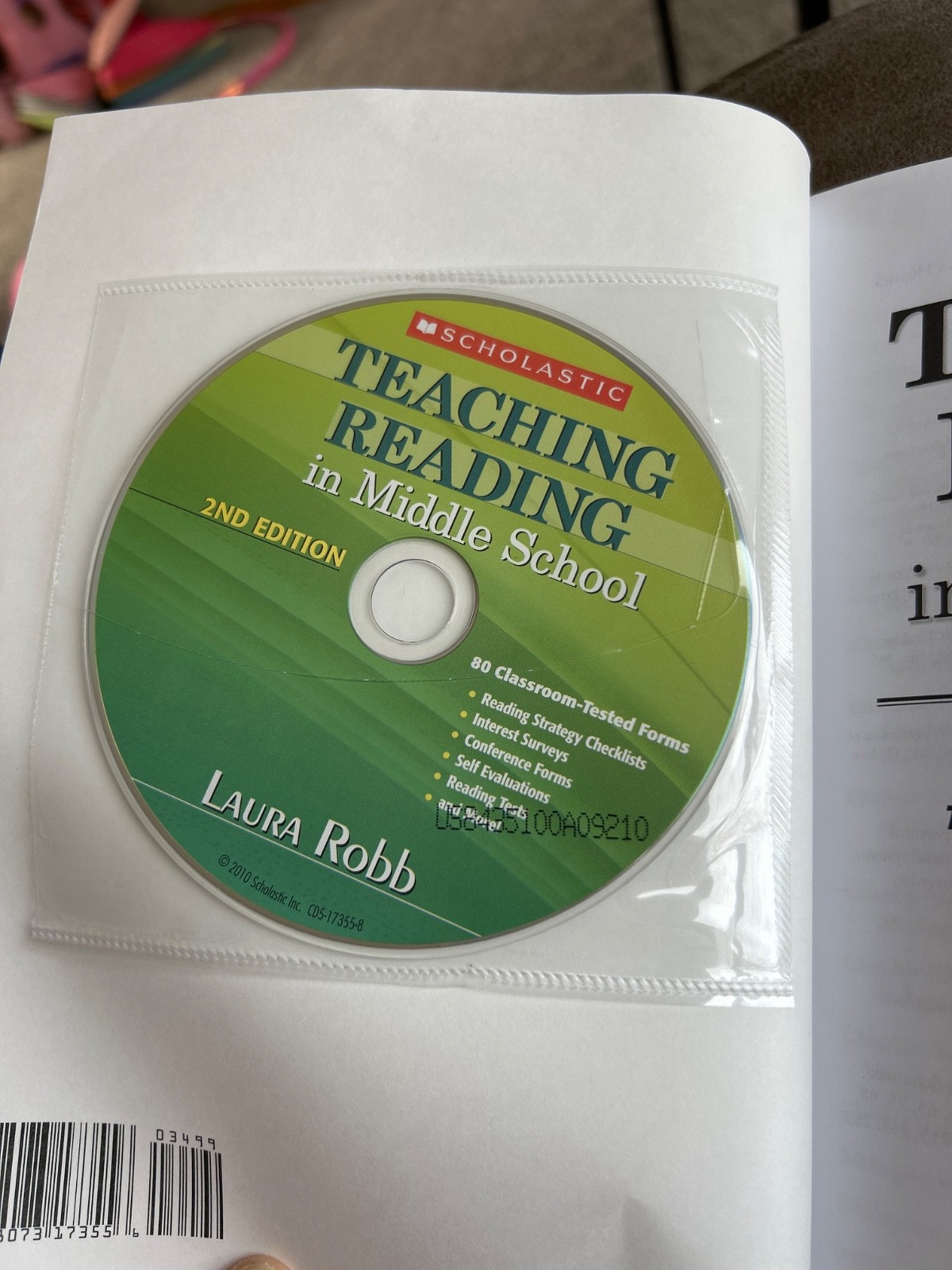 Teaching Reading in middle school Text book by Laura Robb
