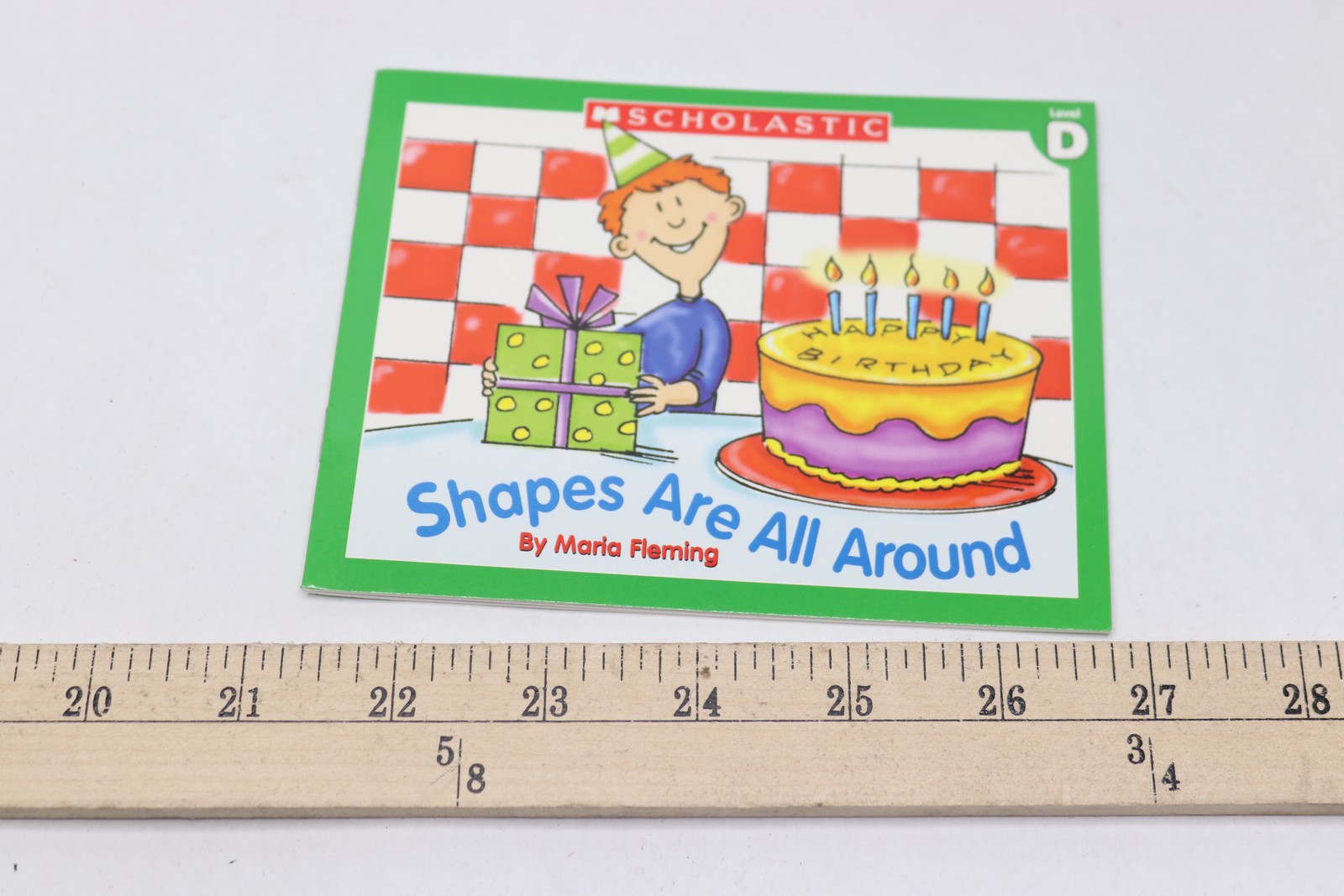 Level D Little Leveled Readers: Shapes Are All Around By Maria Fleming