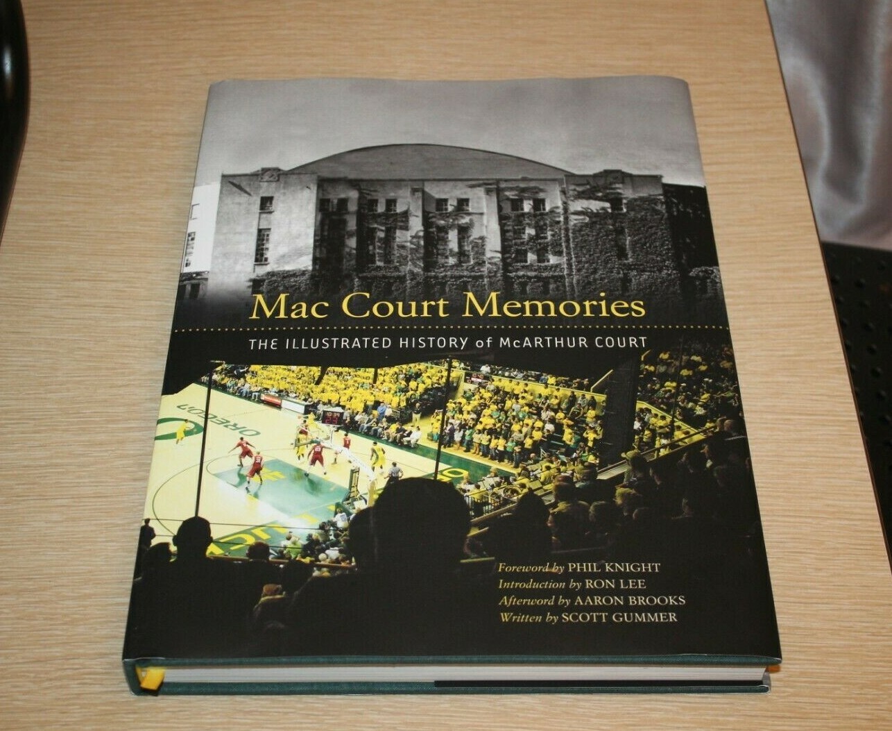 Mac Court Memories Illustrated History McArthur Court LIMITED EDITION 8/500 Oreg