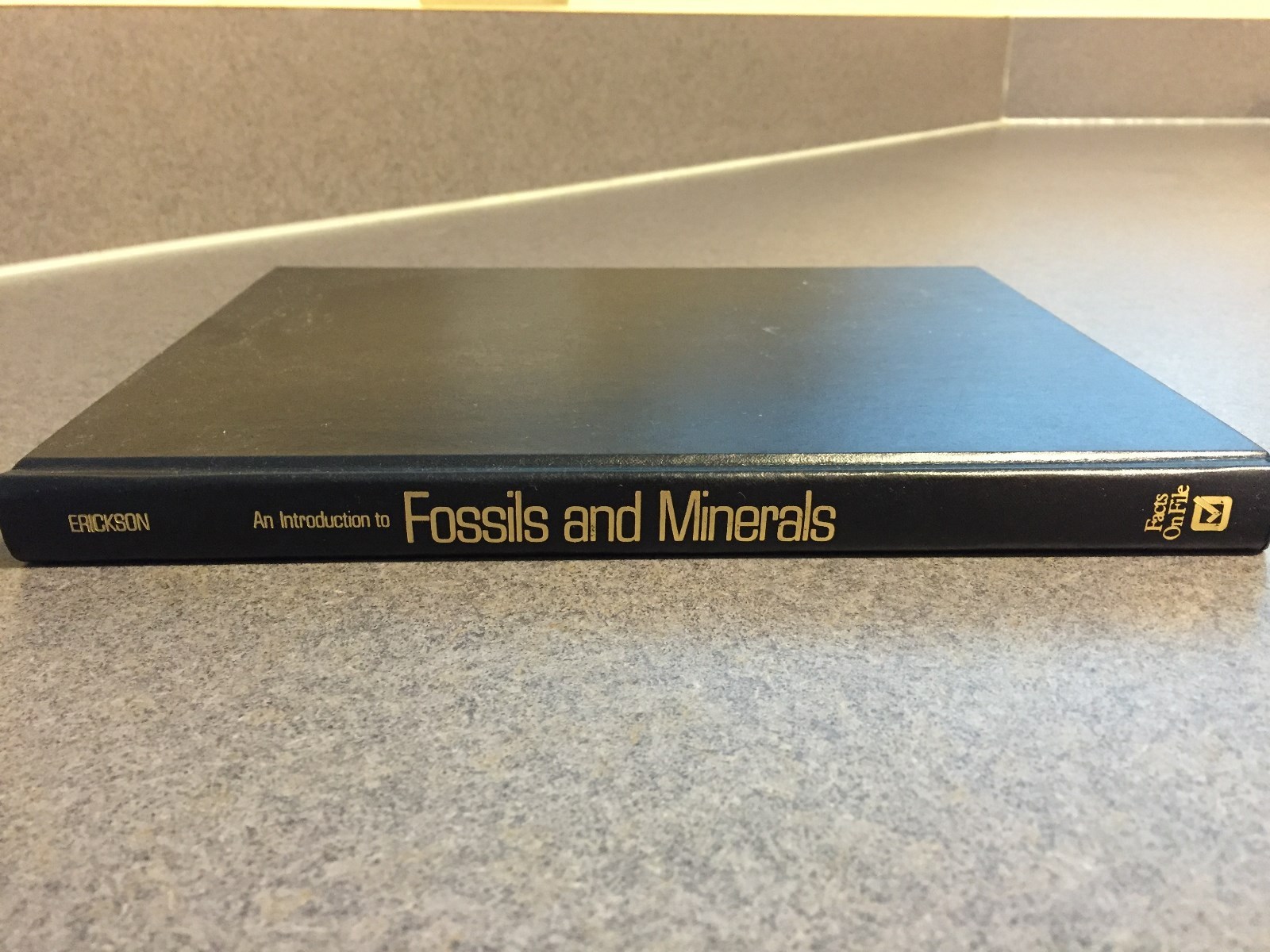 An Introduction to Fossils and Minerals: Seeking Clues to the Earth’s Past