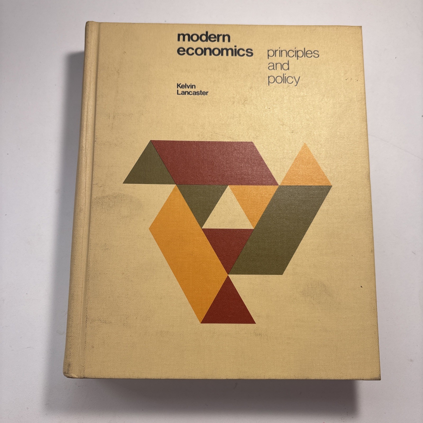 Modern economics: principles and policy HD VINTAGE 1973 Book By Kelvin Lancaster