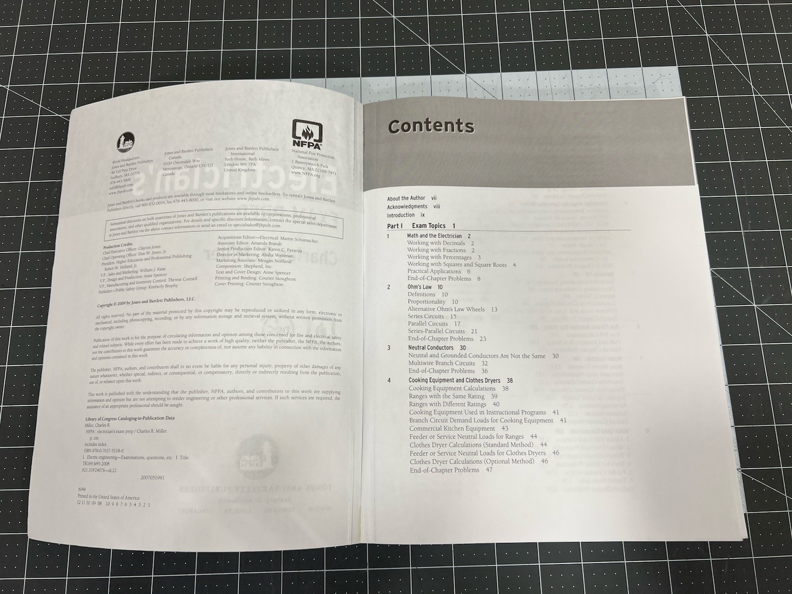Electrician’s Exam Prep Guidebook with Practice Tests
