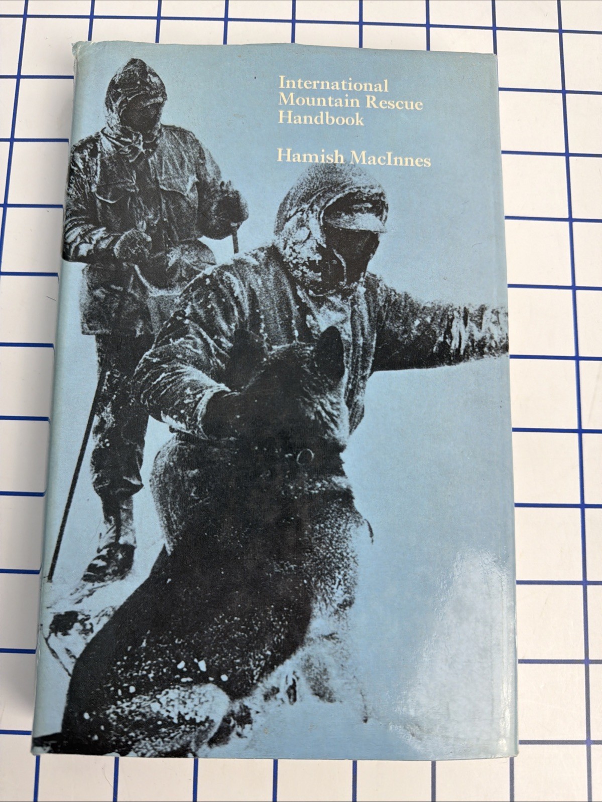 INTERNATIONAL MOUNTAIN RESCUE HANDBOOK By Hamish MacInnes 1972 HC DJ