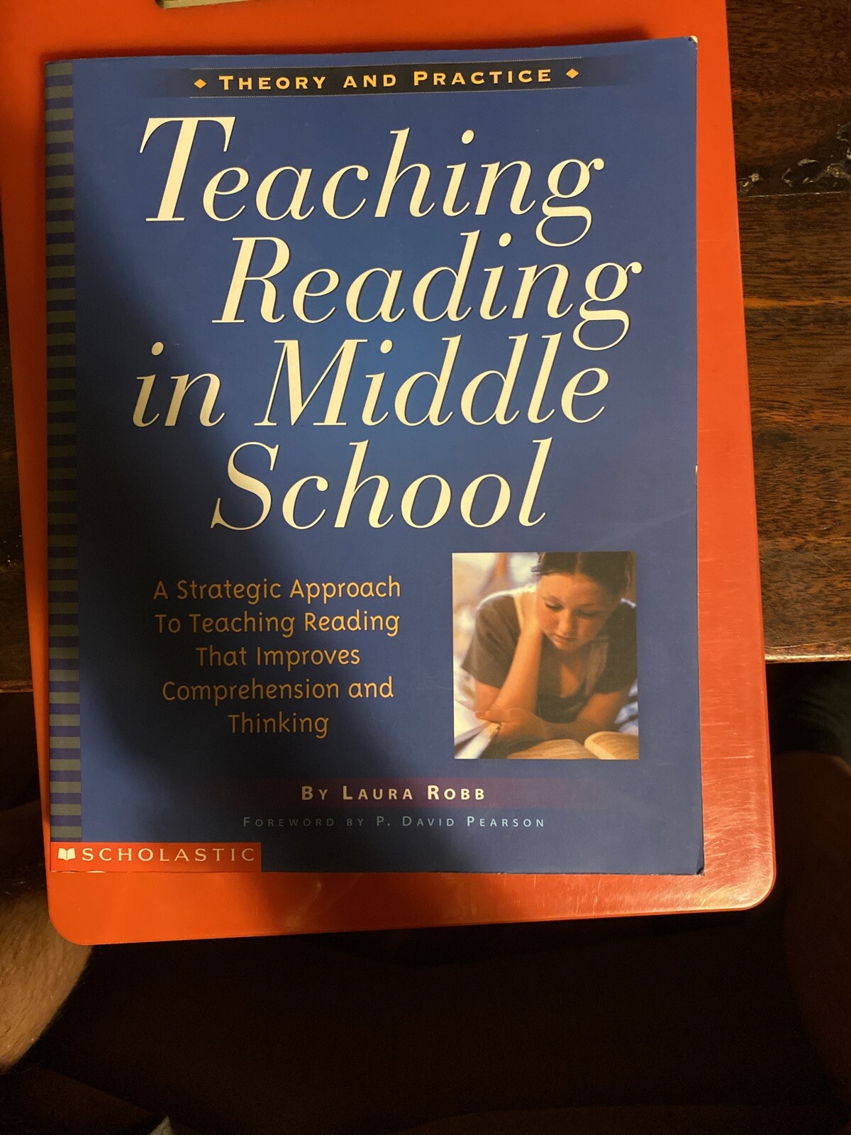 Teaching Reading in Middle School : A Strategic Approach; Laura Robb (2000)