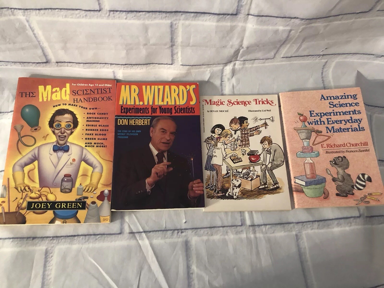 Lot Of 4 Youth/Kids Science Experiments Tricks Books How to Books Scientists