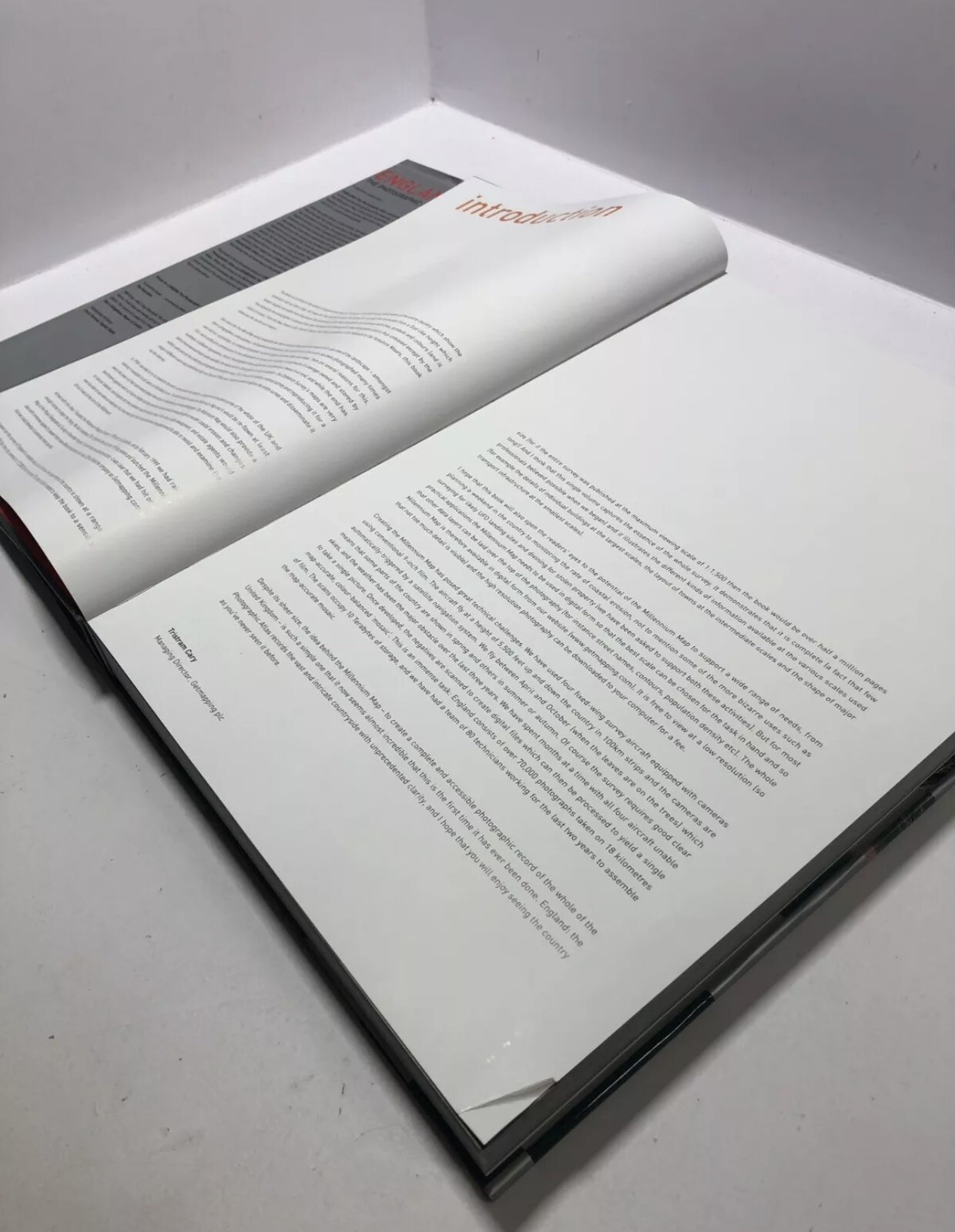 GETMAPPING. BROWN, MARTIN (CARTOGRAPHER) England : the photographic atlas / aeri
