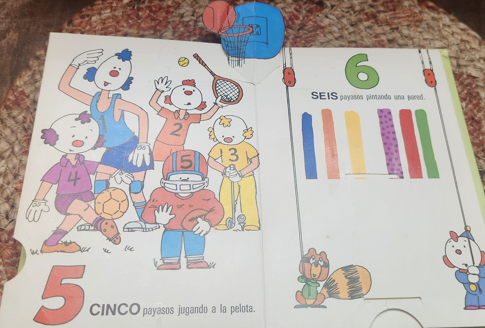 Learn About Numbers Spanish Version: A Chuckles and Ricky Pop-Up Book