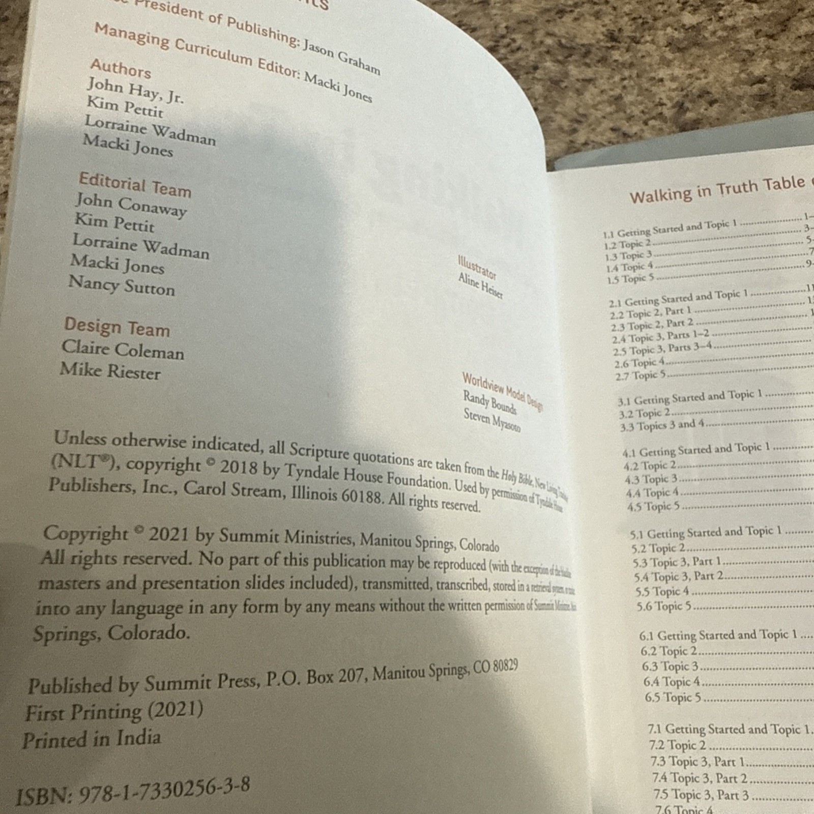 Walking in Truth Grade 7 Textbook : Competing Worldviews HOMESCHOOL + WORKBOOK