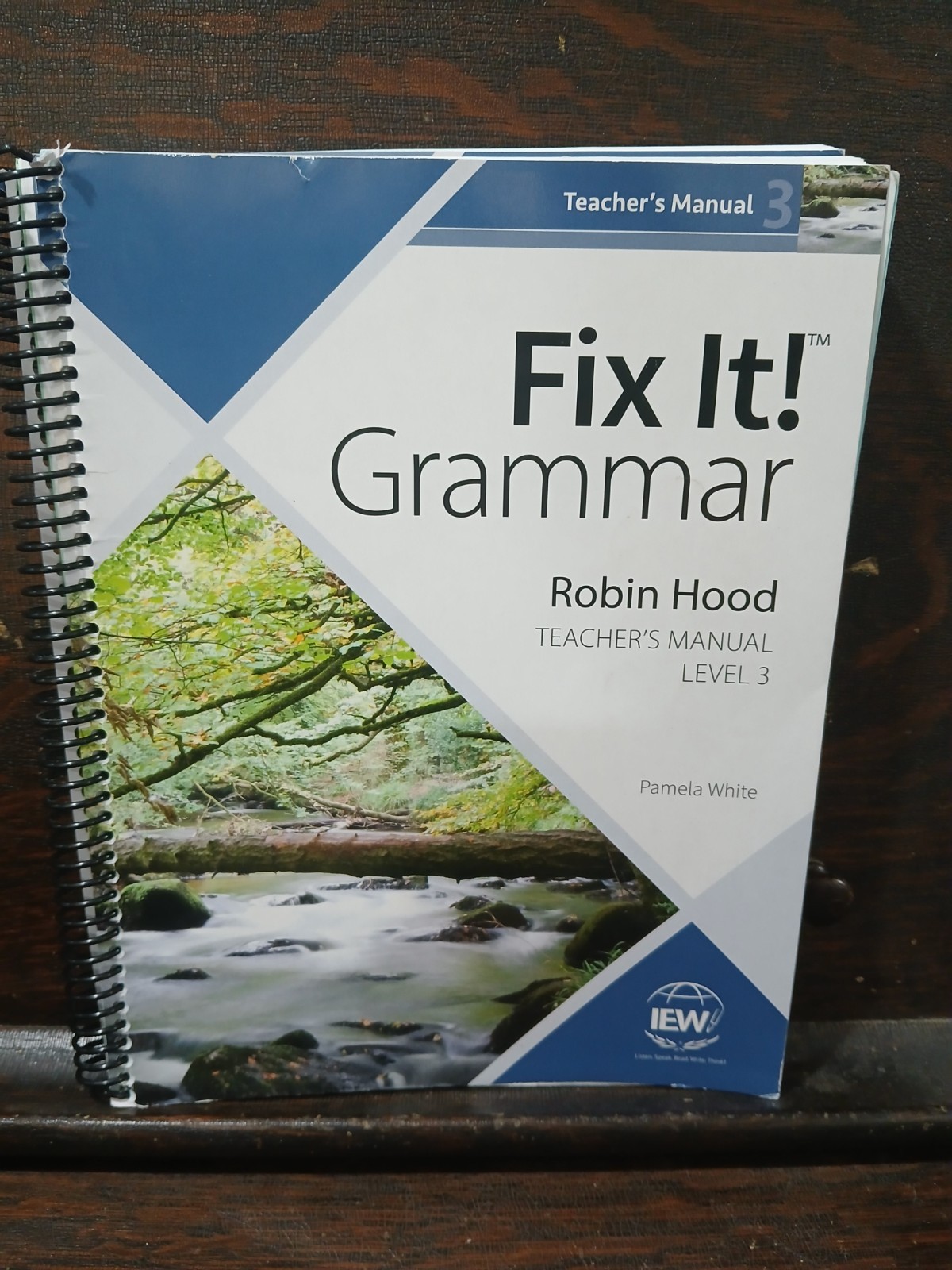 Fix It! Grammar: Robin Hood, Teacher’s Manual Book Level 3 by Pamela White…