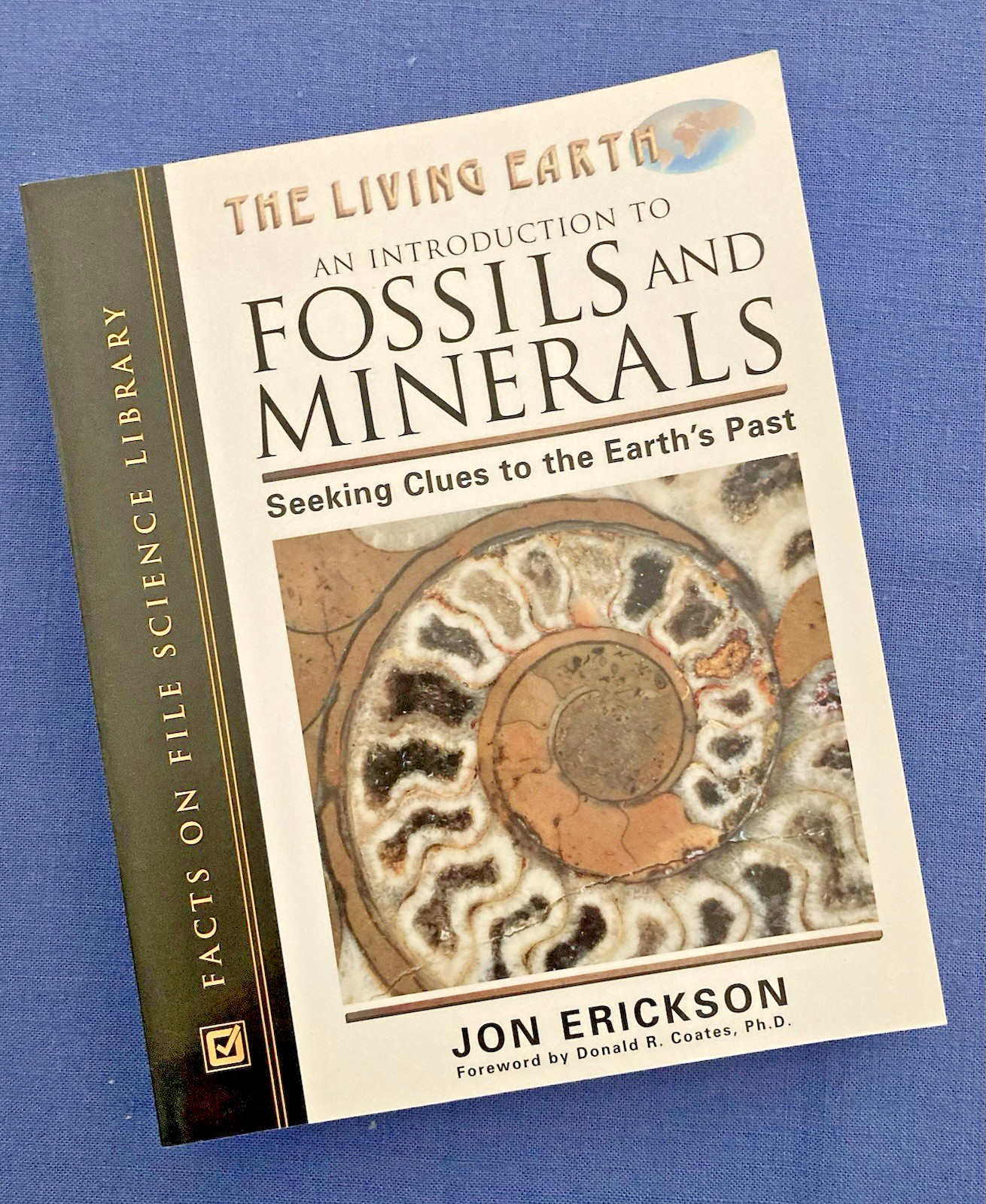 The Living Earth Fossils and Minerals: by Jon Erickson Clues to Earth’s Past