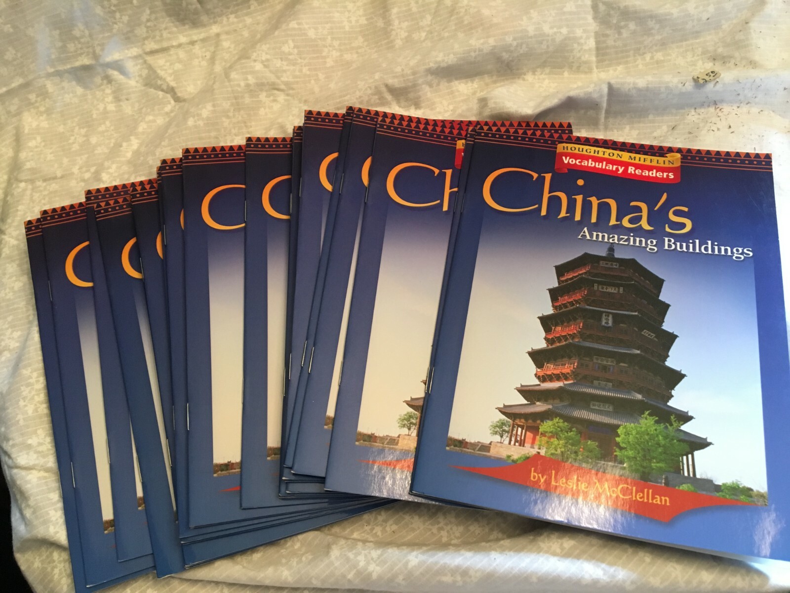 lot of 25 books China’s Amazing Buildings by Leslie McClellan, 2006 Houghton