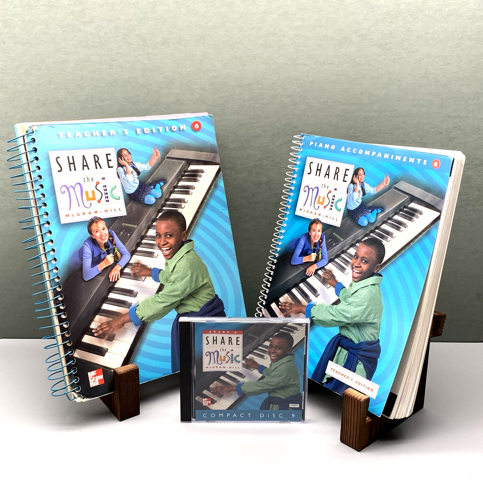 Share the Music Piano Accompaniments + Teacher’s Edition 6 + CD Homeschool