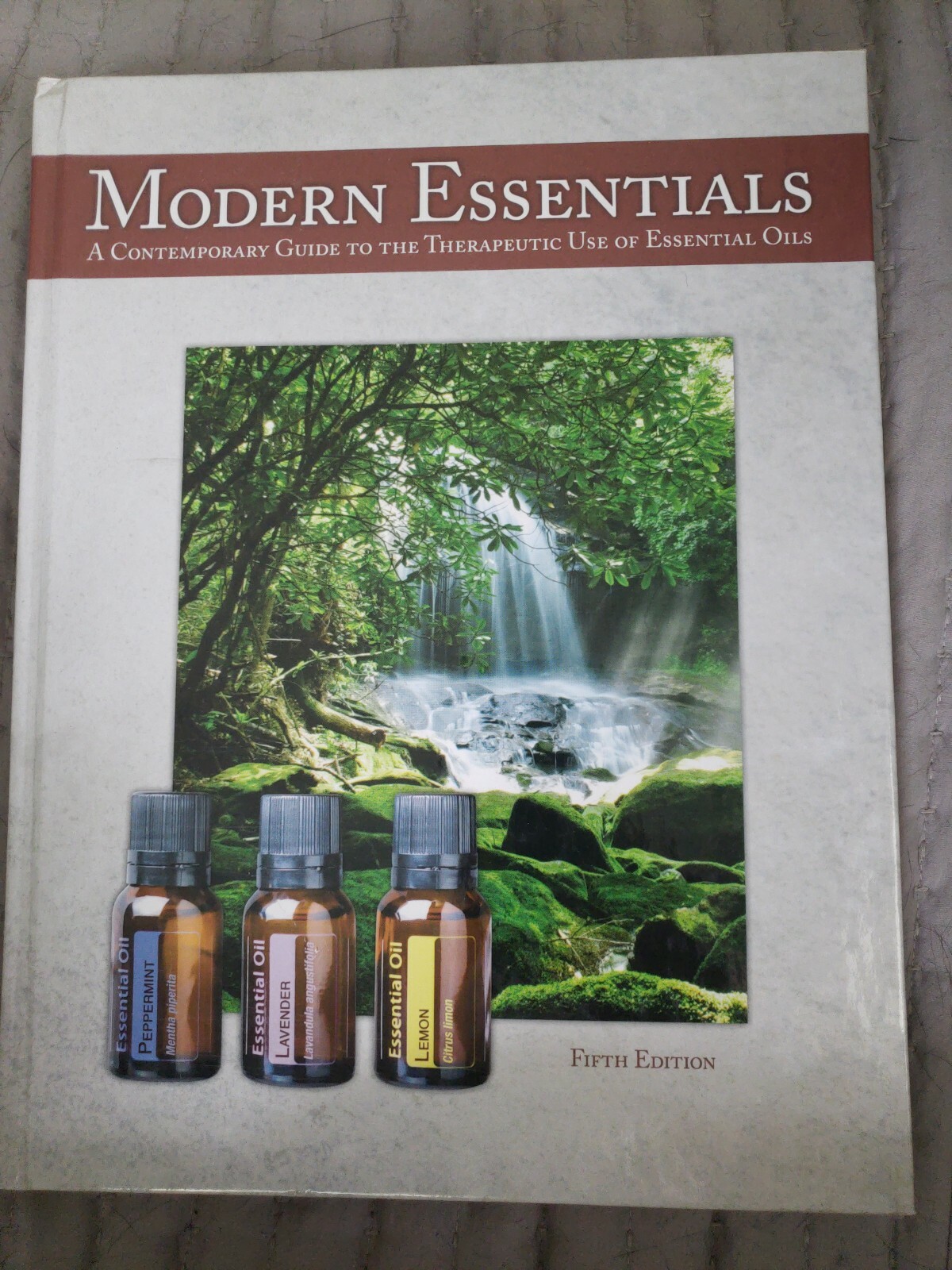 Modern Essentials Hardback 5th Edition Oils Usage Holistic Natural Health NEW