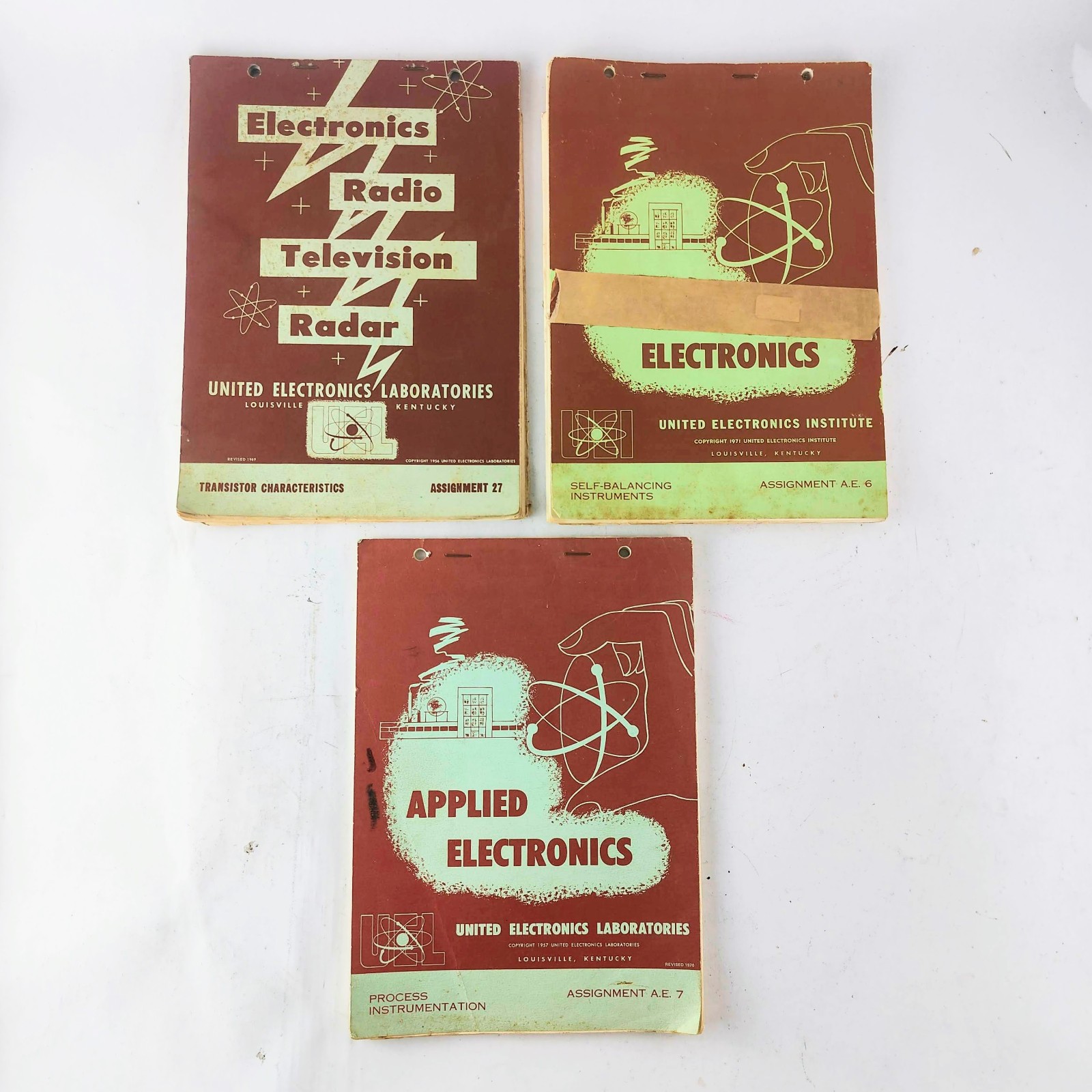 United Electronics Laboratories 3 Vtg Assignment Books Transistors Electronics
