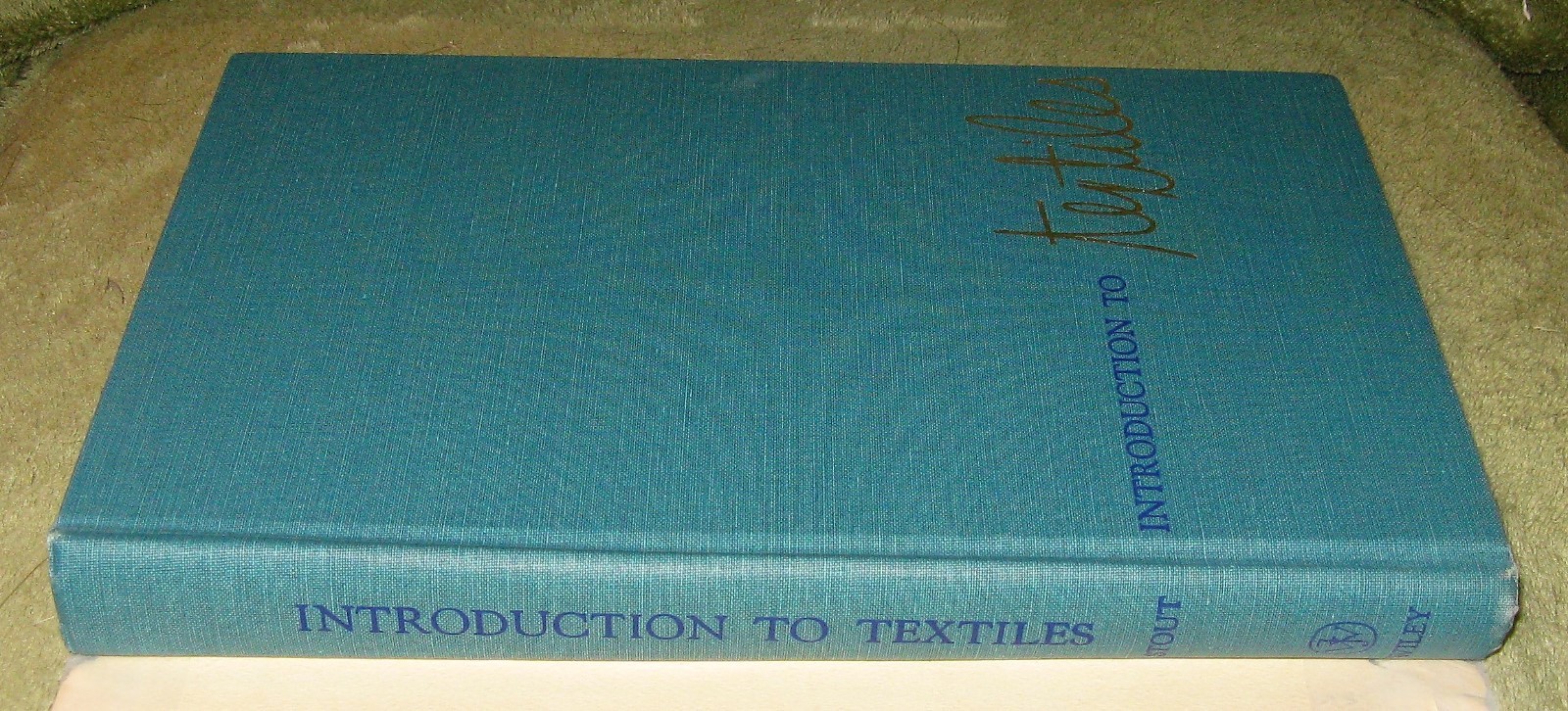 INTRODUCTION TO TEXTILES by Evelyn E. Stout 1960 HC/DJ ~ 1st Ed 3rd Print (1962)