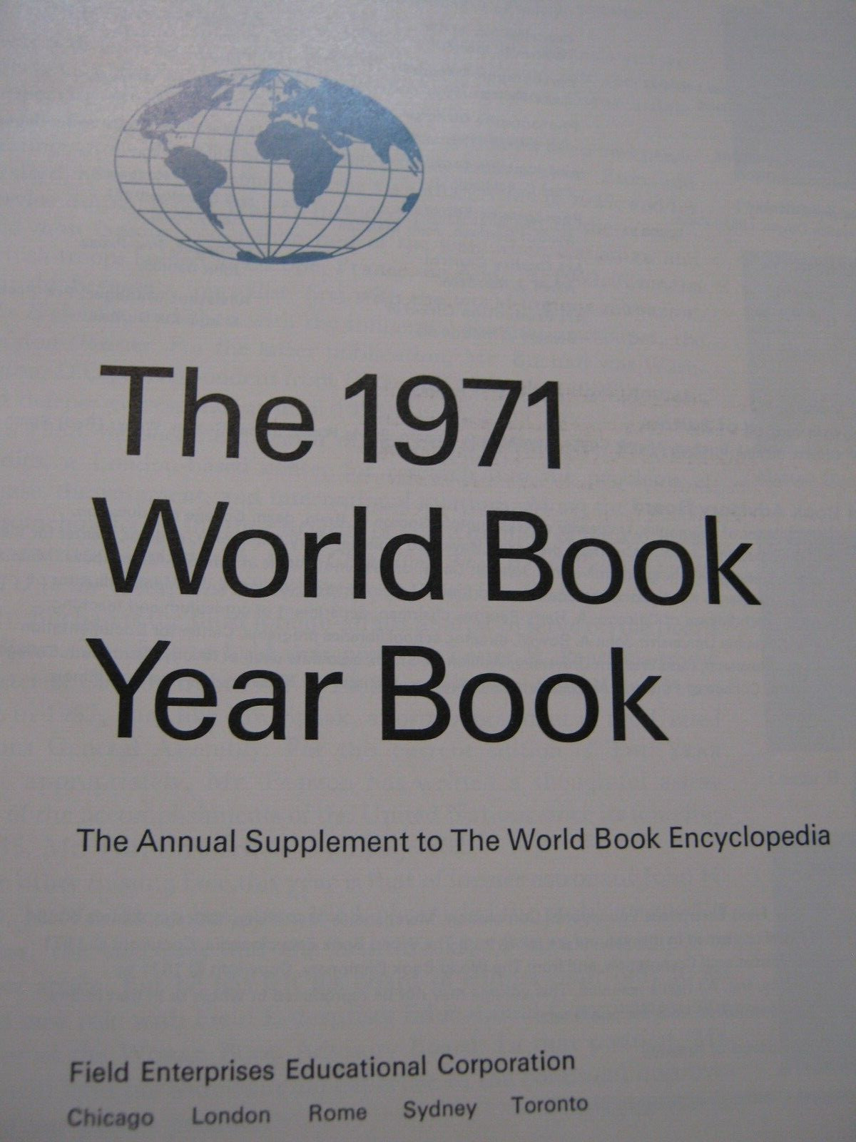 The World Book Yearbook 1971, 630 pages