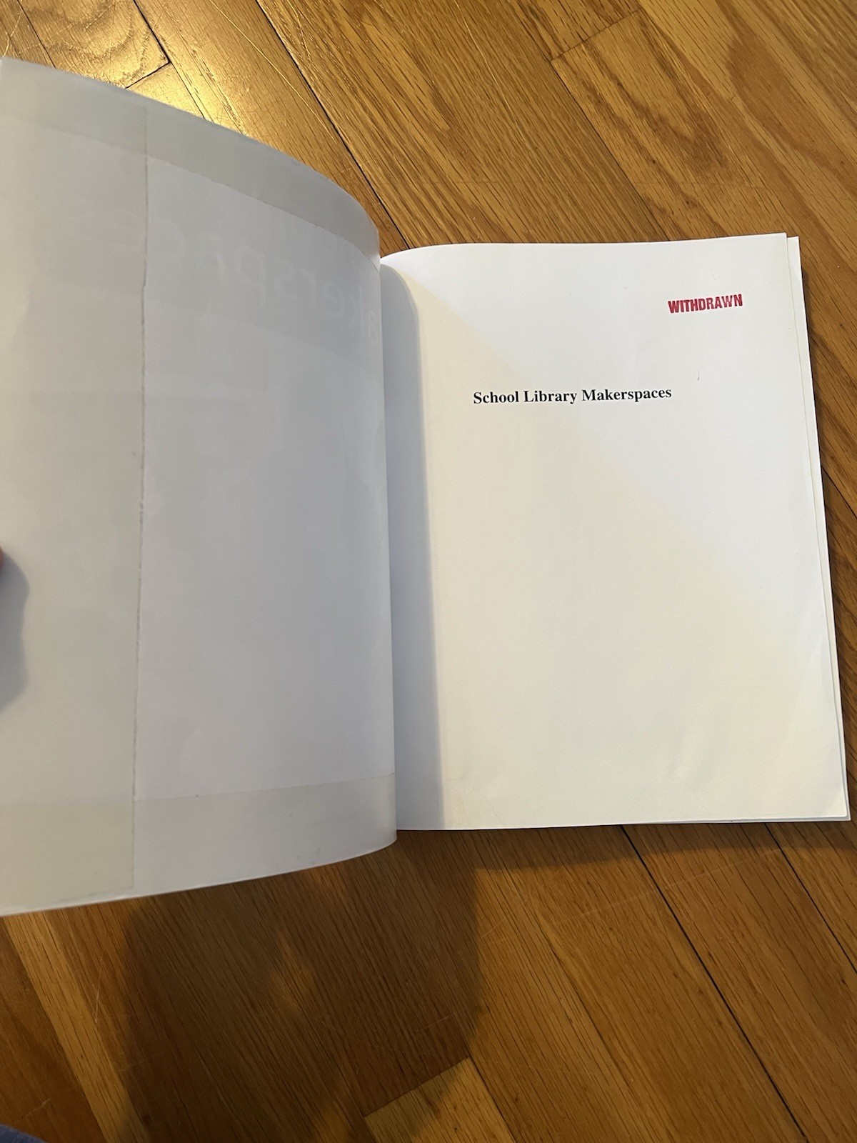 «School Library Makerspaces» by Leslie B. Preddy – Used Library Book