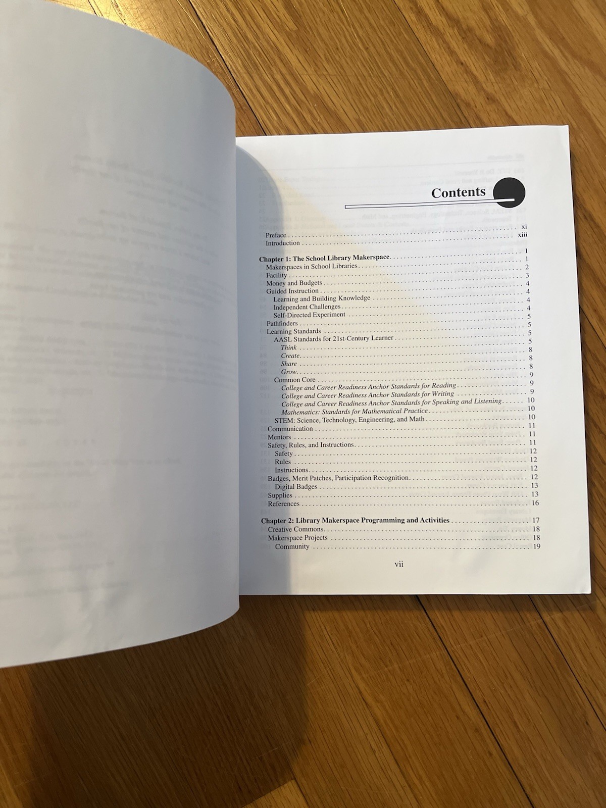 «School Library Makerspaces» by Leslie B. Preddy – Used Library Book