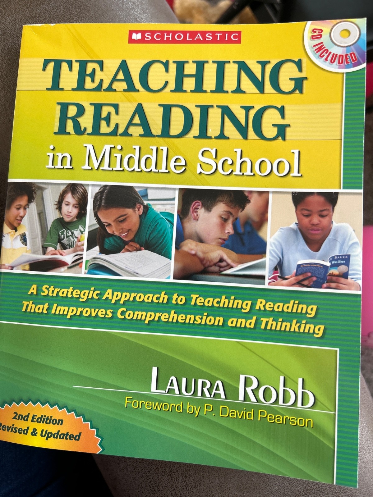 Teaching Reading in middle school Text book by Laura Robb