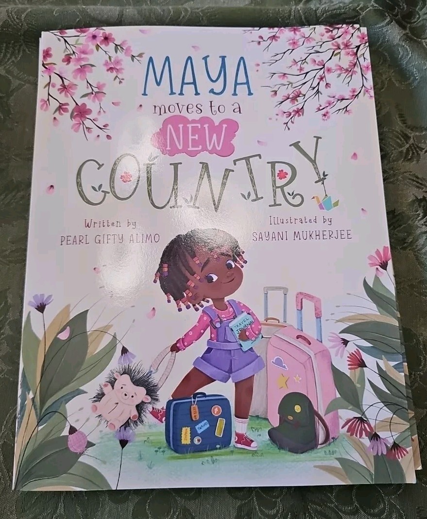 Maya Moves to a New Country by Pearl Gifty Alimo (English) Paperback Book