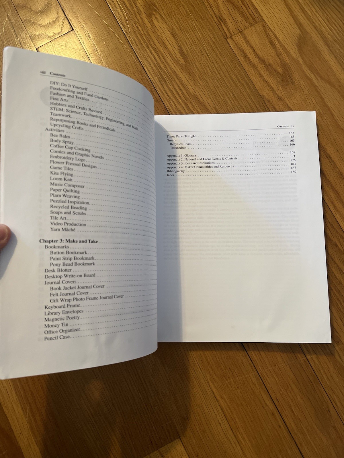 «School Library Makerspaces» by Leslie B. Preddy – Used Library Book