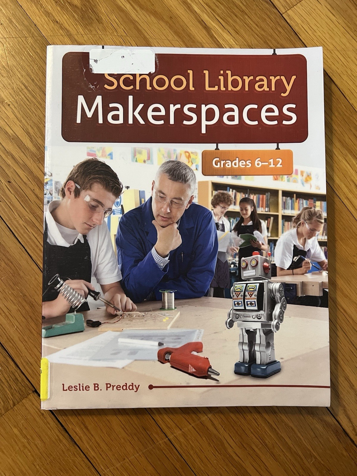 «School Library Makerspaces» by Leslie B. Preddy – Used Library Book