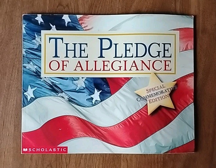 Pledge of Allegiance by Scholastic Staff (2001, Paperback Book)