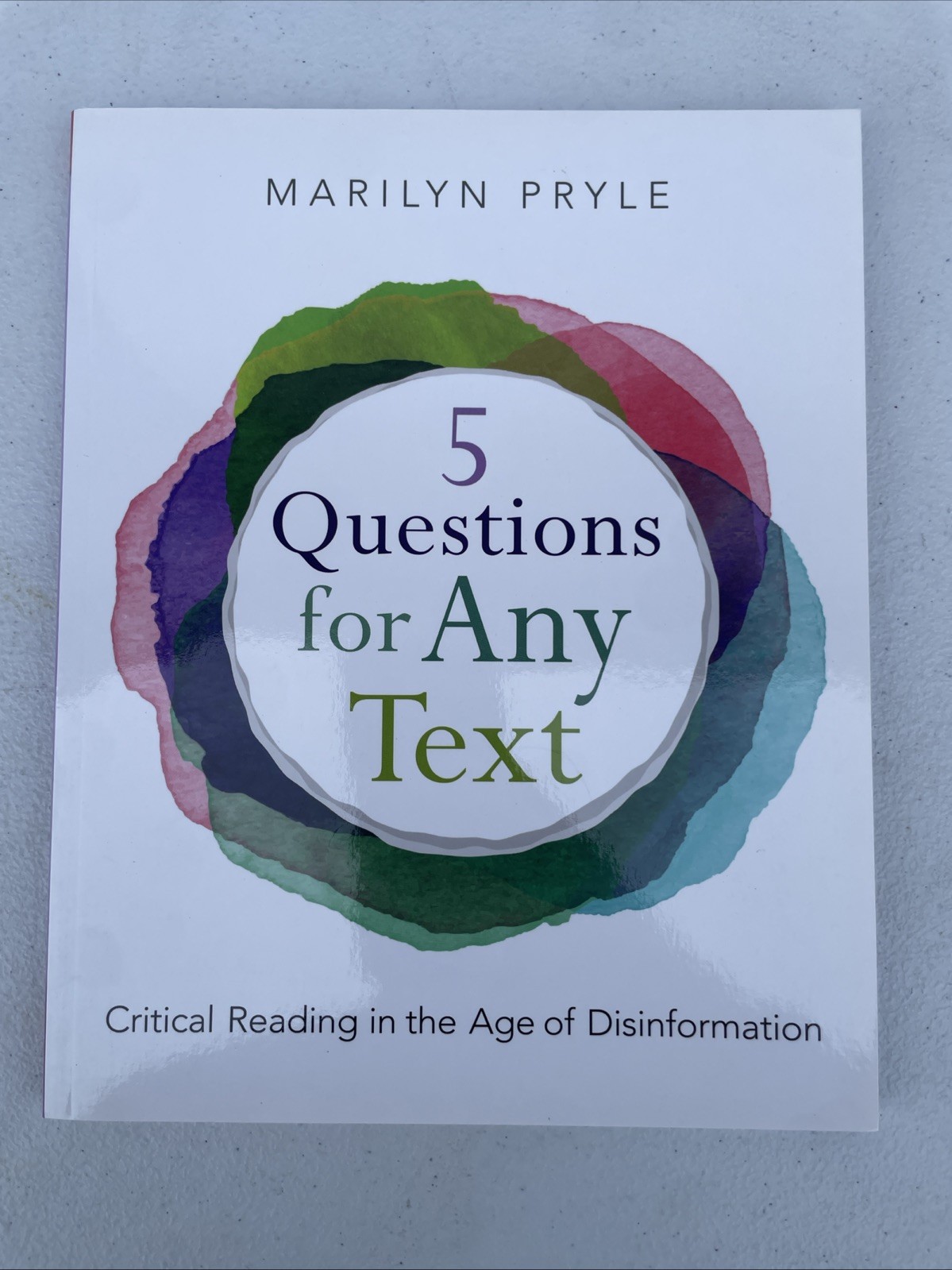 5 Questions for Any Text : Critical Reading in the Age of Disinformation, Pap…