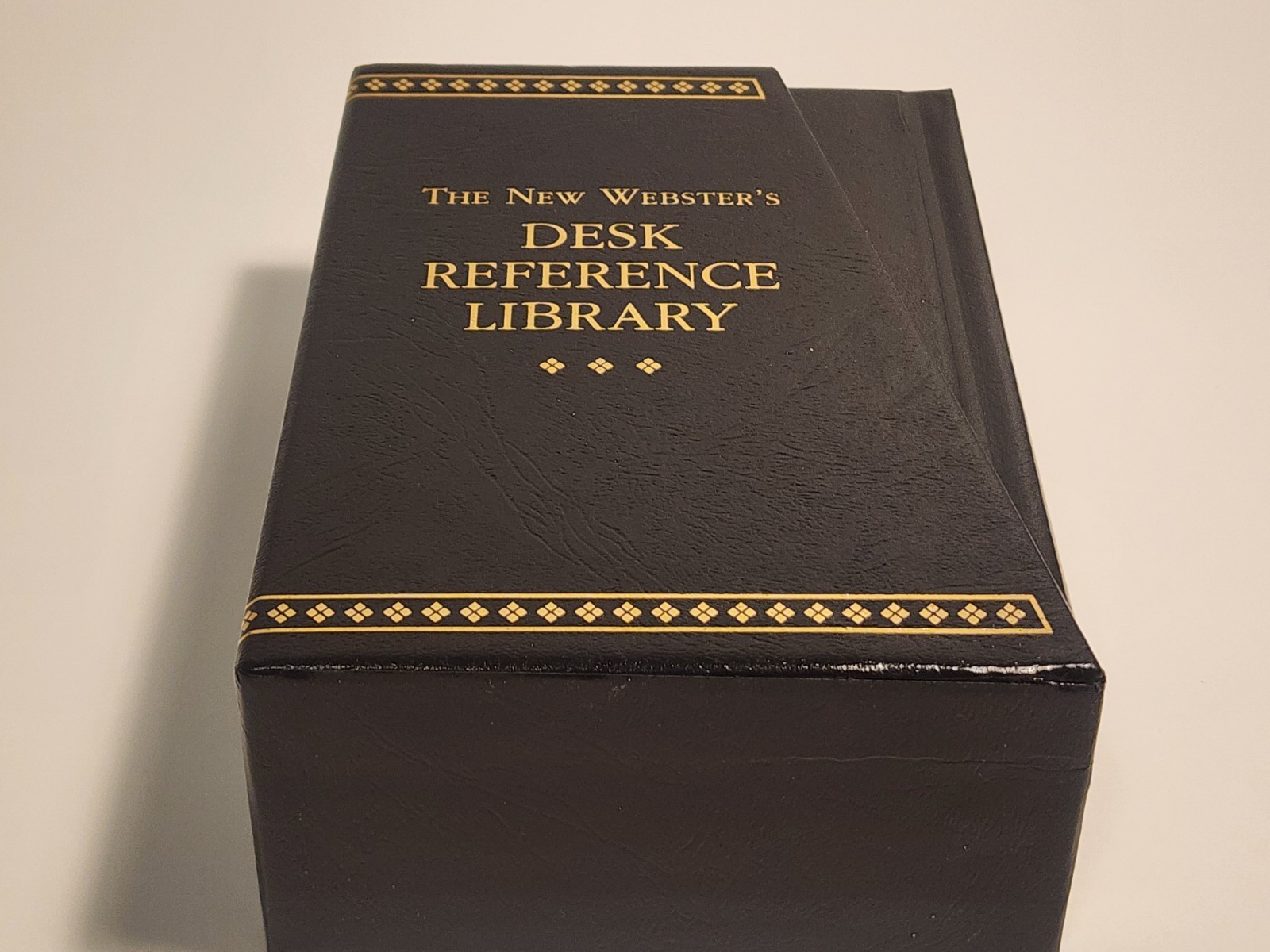 The New Webster’s Desk Reference Library 3 Volume Boxed Set – Dictionary 1993