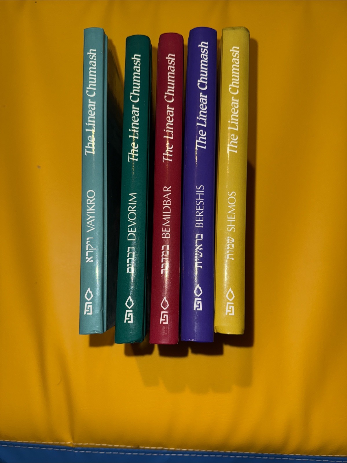 5v Set The Linear Chumash With English Translation Of The Torah & Bible Pesach G