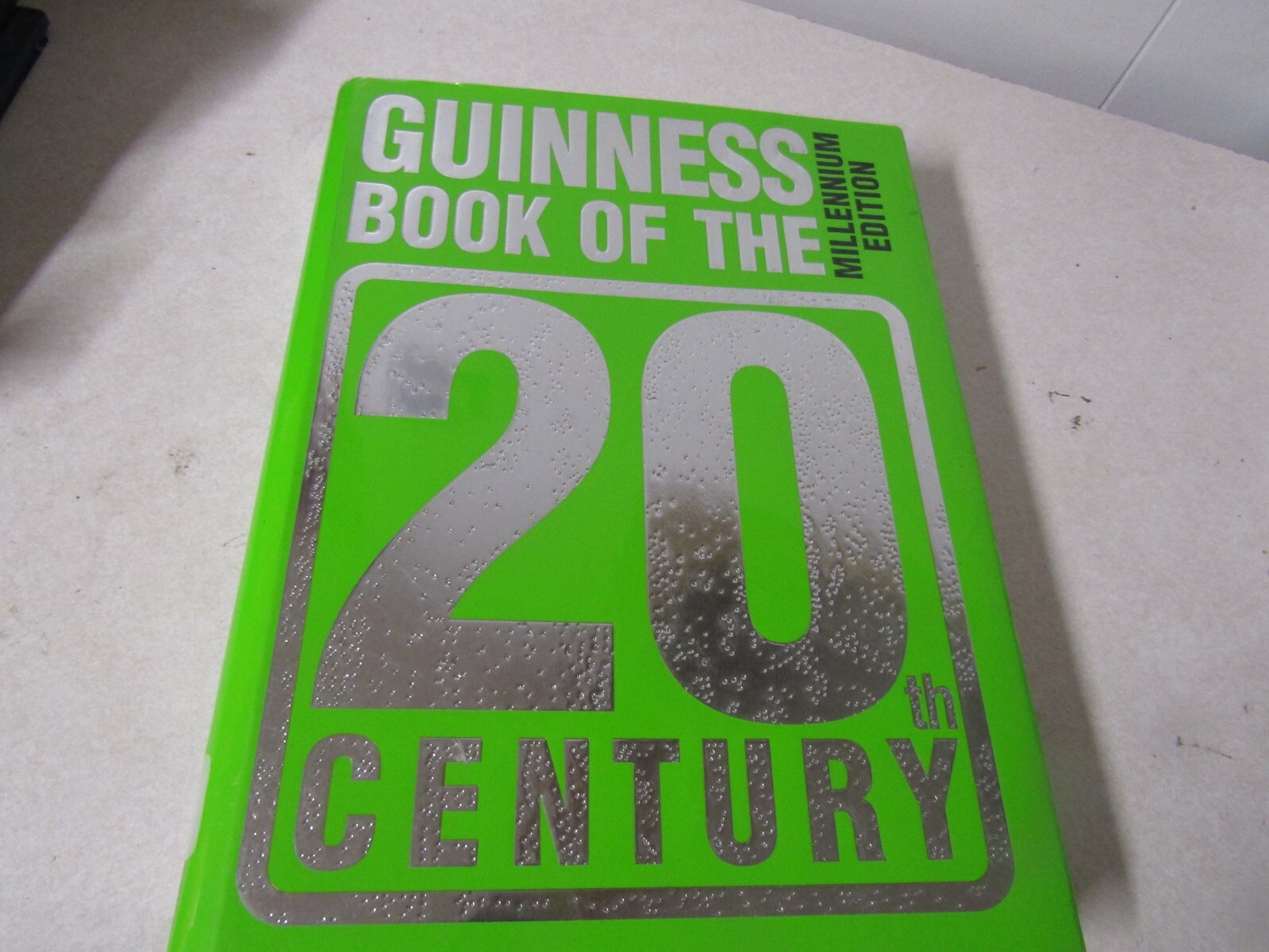 BOOK HARDBACK GUINNESS BOOK OF THE 20TH CENTURY MILLENNIUM EDITION GOULD