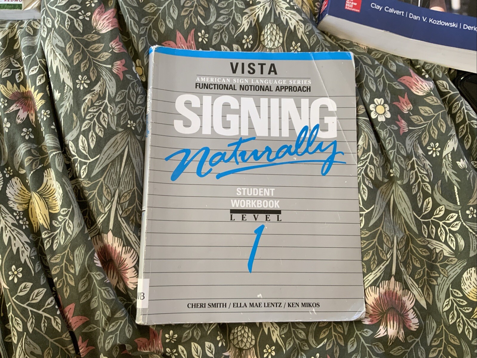 SIGNING NATURALLY: STUDENT WORKBOOK, LEVEL 1 (VISTA By Ken Mikos & Cheri Smith
