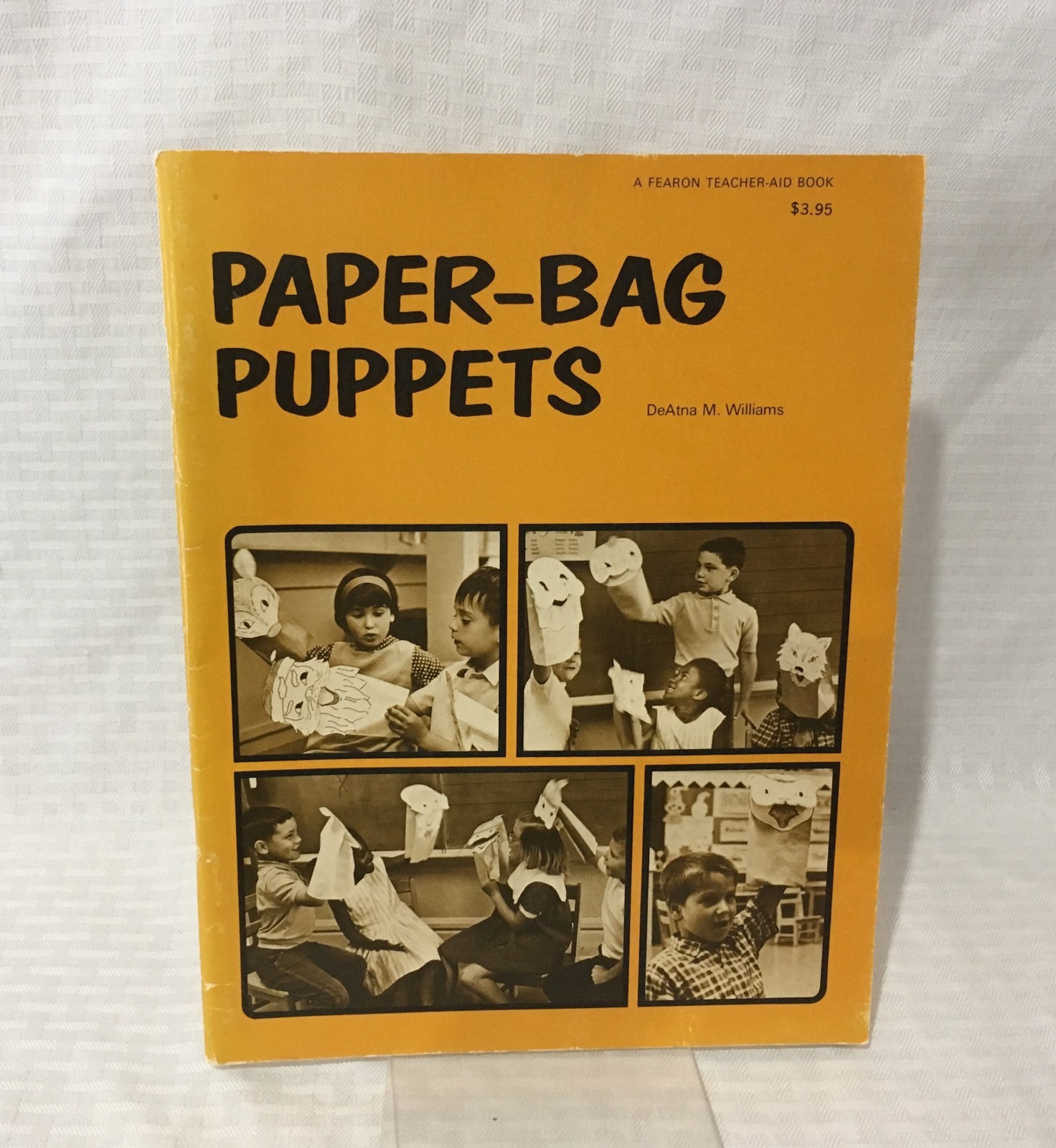 LOT OF 6 TEACHER RESOURCE BOOKS / ARTS & CRAFTS / SEASONAL / PAPERBAG PUPPETS +