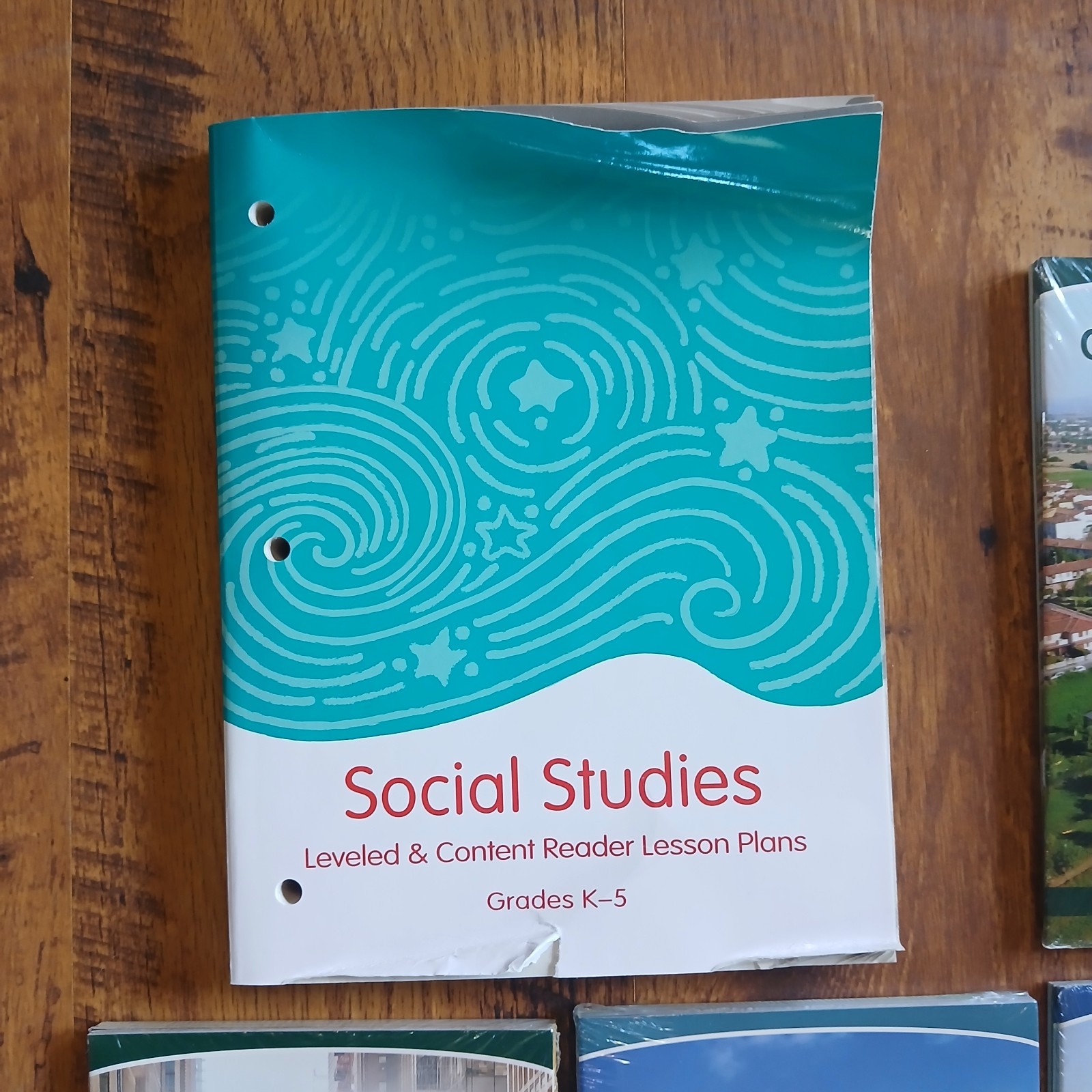 Grade 3 Social Studies Leveled & Content Reader Lesson Plans W/Readers READ
