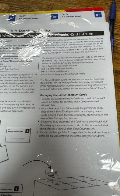 Really Good Stuff Essentials Word Sorts for Primary Grades Book/Demo Cards